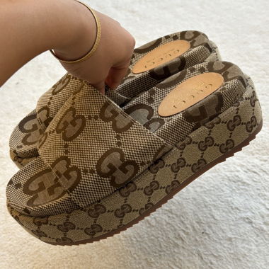 Claquette compensées Gucci