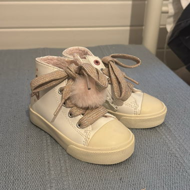 Scarpe foderate taglia 22