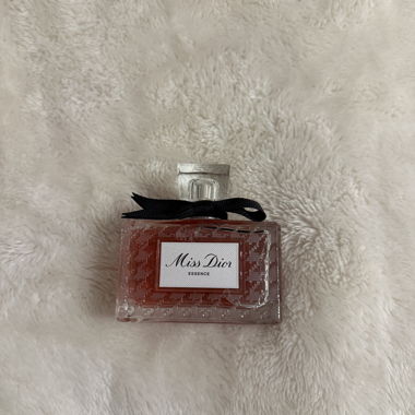 Essence Miss Dior