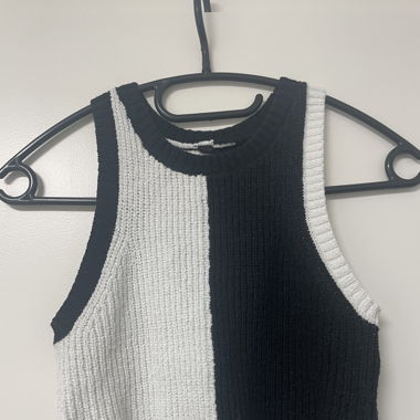 colourblocking top