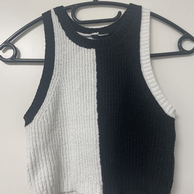 colourblocking top