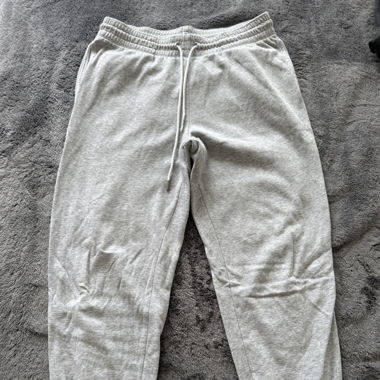Hellgraue Jogginghose