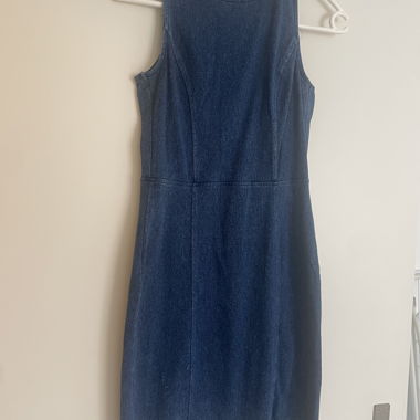 Rückenfreies Kleid