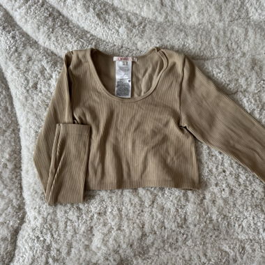 Maglia lunga cropped beige