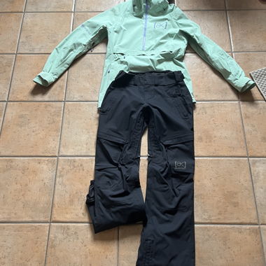 Completo giacca e pantaloni da snowboard Burton