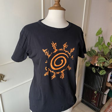 T-shirt noir motif naruto
