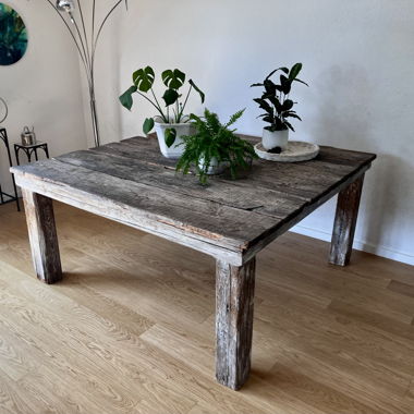 Holztisch