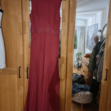 Abito lungo bordeaux con pizzo