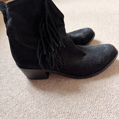 Schwarze Wildleder-Stiefeletten