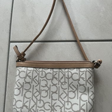 Calvin Kleid Umhängetasche