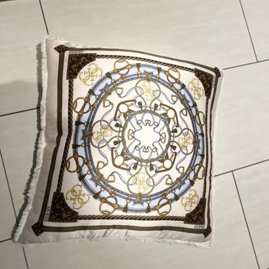 Coussin Guess