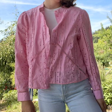 Rosa Lochspitzen-Bluse