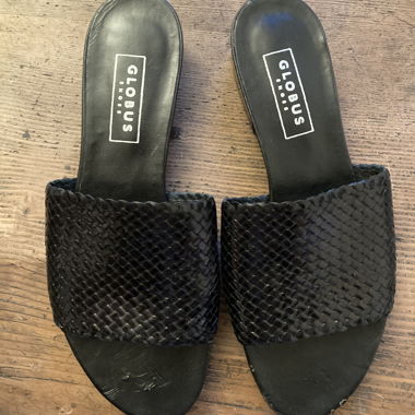 Globus Sandals