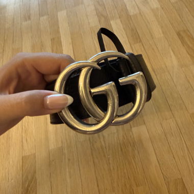 Ceinture en cuir Gucci avec boucle dorée