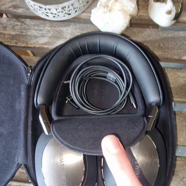 Bowers & Wilkins Px8