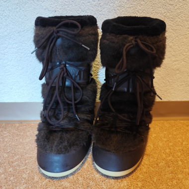 Moon boots