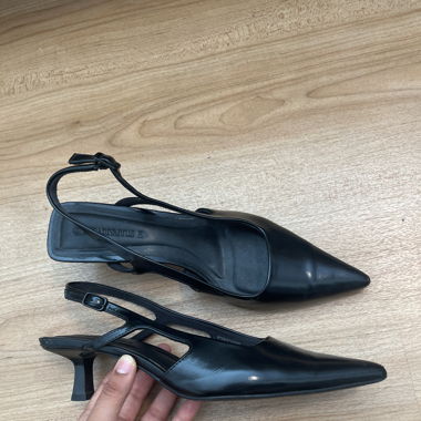 Kitten heels black