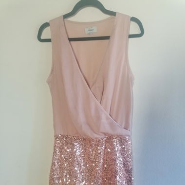 Kleid mit Pailletten 