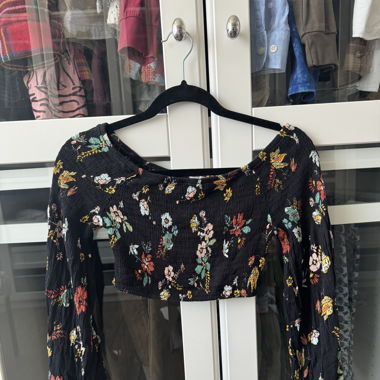 Crop Top Schwarz mit Blumenmuster