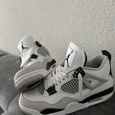 Jordan 4