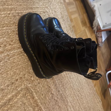 Dr. Martens 