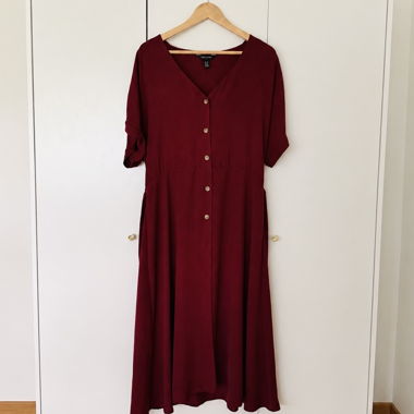 Robe à patte de boutonnage