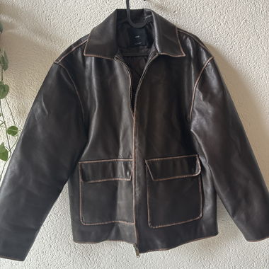 Giacca marrone in similpelle con zip