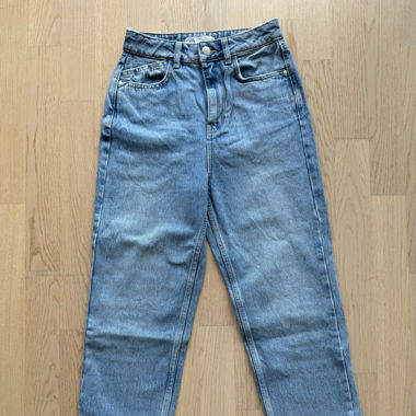 Zara Mom Jeans Gr. 32 in Top Zustand 
