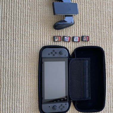 Nitendo Switch plus 4 Spiele 