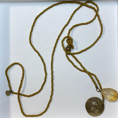 PRETTY NECKLACE