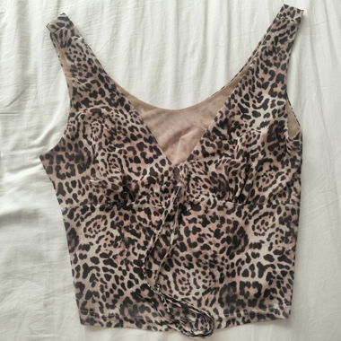 Top con stampa leopardata