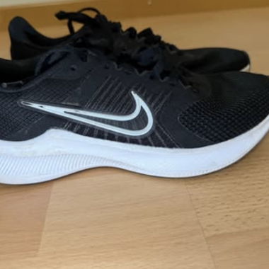 Nike Sportschuhe 37
