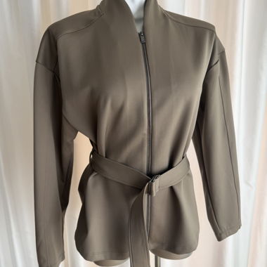 Giacca zip con cintura Oysho