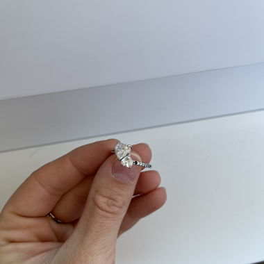 Pandora ring with heart stone