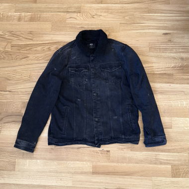 Schwarze Jeansjacke IQ Grösse L mit Sherpa-Kragen