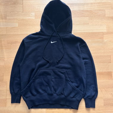 Hoodie Nike noir avec logo swoosh