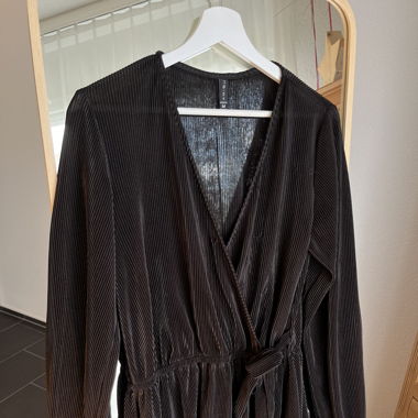 Plissee-Wickelbluse schwarz