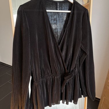 Plissee-Wickelbluse schwarz
