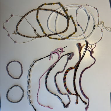 Perlen- und Kordelarmbänder & Ketten Set