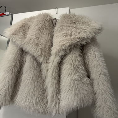 Veste en fausse fourrure duveteuse