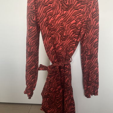 Abito per bambini stampato rosso 146-152 cm