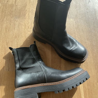 Sam Edelmann Chelsea Boots