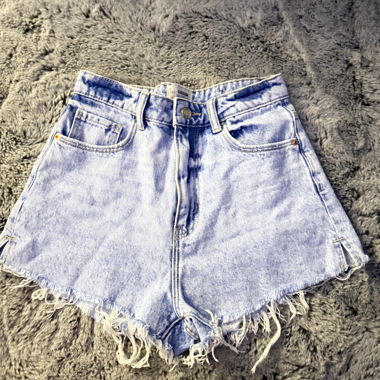  Blaue Hotpants
