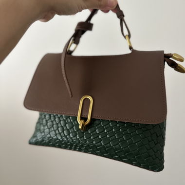 Sac à main vert et brun avec bandoulière