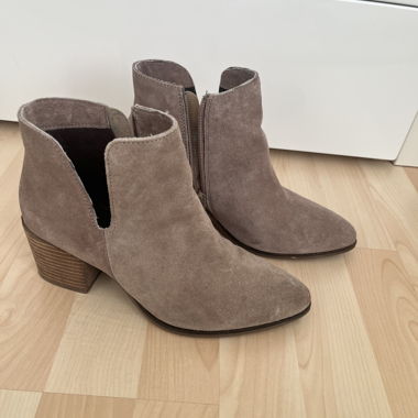 Trendige Stiefeletten in Taupe, 37