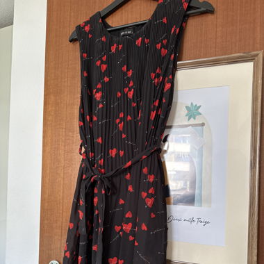 Robe noir avec motif cœur été 