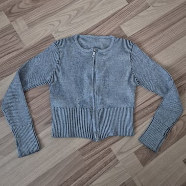 Veste en maille grise zippée