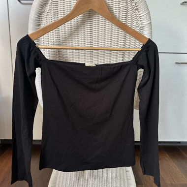 Lamarel Black Off-Shoulder Top