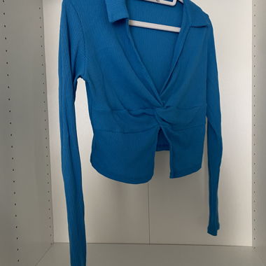 Haut décolleté bleu manches longues