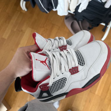 Nike Air Jordan 4 Fire Red